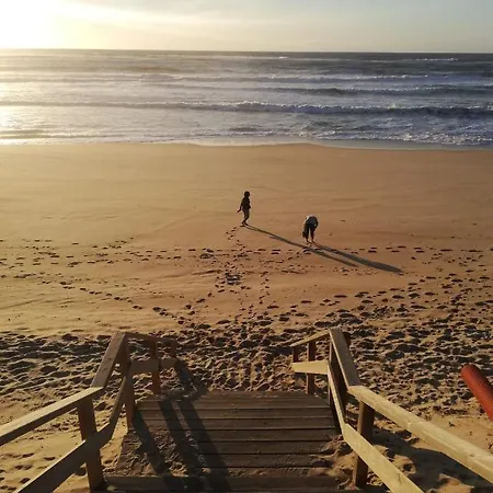 Casa Com Acesso Direto A Praia E Churrasqueira